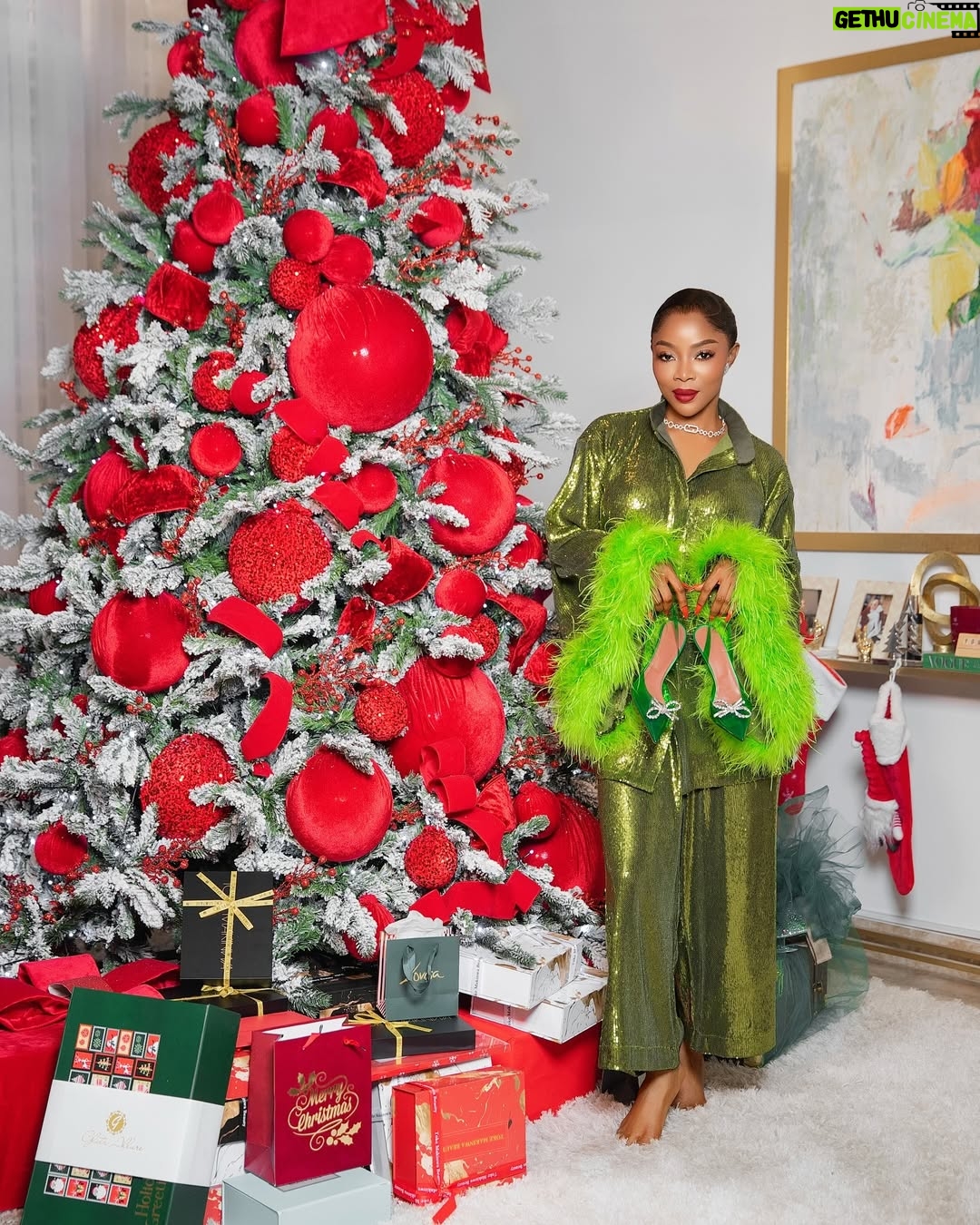 Toke Makinwa - 89.6K Likes - Happy birthday sweet Jesus…..❤️🎄💥
Christmas 2024 is filled with LOVE, new Beginnings and immense Gratitude for me, still can’t find the words but it’s magical 🎄.
I made it to the good list and Santa came bearing gifts…❤️
I hope your homes are visited with the real reason for the season. LOVE.
I love you all,
Merry Crimbo 🎄
Sequined Pj set - @matopeda.atelier
💎 - @akano_diamonds
@tokemakinwabeauty @tokemakinwaluxury