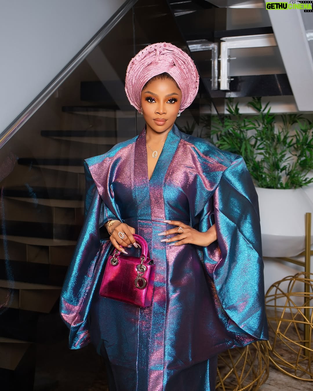Toke Makinwa - 66.9K Likes - Is Faaji Friday still a thing????? Peep my mother’s daughters..
📸 - @bangraphy