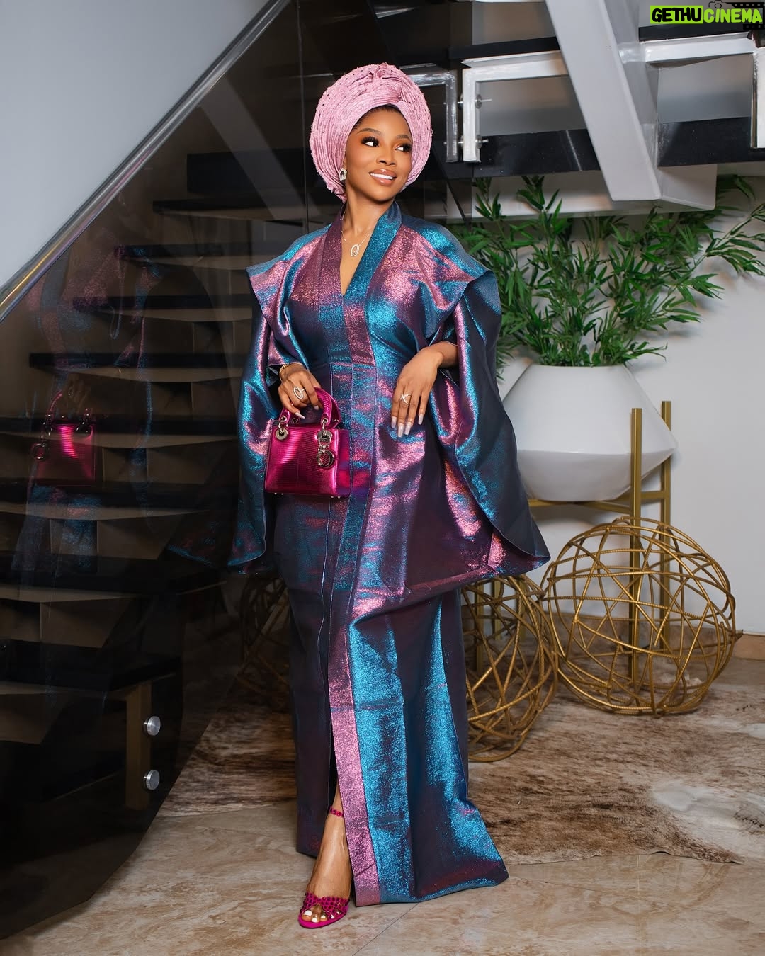 Toke Makinwa - 66.9K Likes - Is Faaji Friday still a thing????? Peep my mother’s daughters..
📸 - @bangraphy