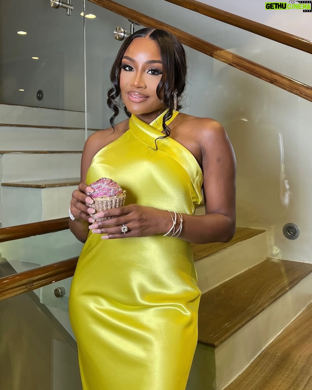 Toke Makinwa - 78.5K Likes - The world is less colorful without you in it….💔
Abisola, omo ologo 5g, (Child of grace).
The one who loved her God, loved her Family fiercely and Loved her friends intimately.
Abisola, the one who helped people she didn’t even know. She can sell her most precious property to support when called on, if you admired anything on her, no matter what value it held, she’ll ask if you wanted it and boom, she’s given it out. So selfless.💔
Abisola, the life of the party, the Bold one, the one who never accepted defeat. You lived, oh you Lived.
Cousin Mi, you’ll always say to me, “Toke, God is in our story” and you were right, our journey is one of growth, a deep respect for each other and nothing but Love.
I met Abisola when she had only just moved back from LA, I was at lunch at Posh cafe with my then bestie when this girl walked in looking fabulous and carrying a dog, She was very “American”. We connected and at the end of that lunch I found out how she was friends with all the American stars, she had a full life in. LA.
Abi Hollywood.
Our friendship started and we had the best times, I started chasing my career so much I missed out on a lot of things, we drifted apart naturally and were silently mad at each other for it. This went on for years, we missed out on so much in those years but God would bring us back together again.
3 years ago while I was going through an unpleasant situation, she calls me on the phone and the first thing I heard was “Hi, this is AbiKd”, in her American accent o, next thing - won so pe o sad, ki lo mu e sad? We burst out laughing and decided to go to dinner on the spot. So us 🤣.
We spent the best 4 hours making up, being honest, apologizing for the years (we were so alike), we spoke our truths and we decided we were too close to be called friends, we named ourselves cousins and that’s how the term “cousin mi” was born.
Cousin mi, I will never forget you, words are not enough to describe our bond, my heart aches terribly but my eyes are on to Jesus, I surrender the pain to you Lord.
You’ve transitioned from here but your impact, the memories and the love will linger on forever.
Till we dance again,
Sun re o
💔
