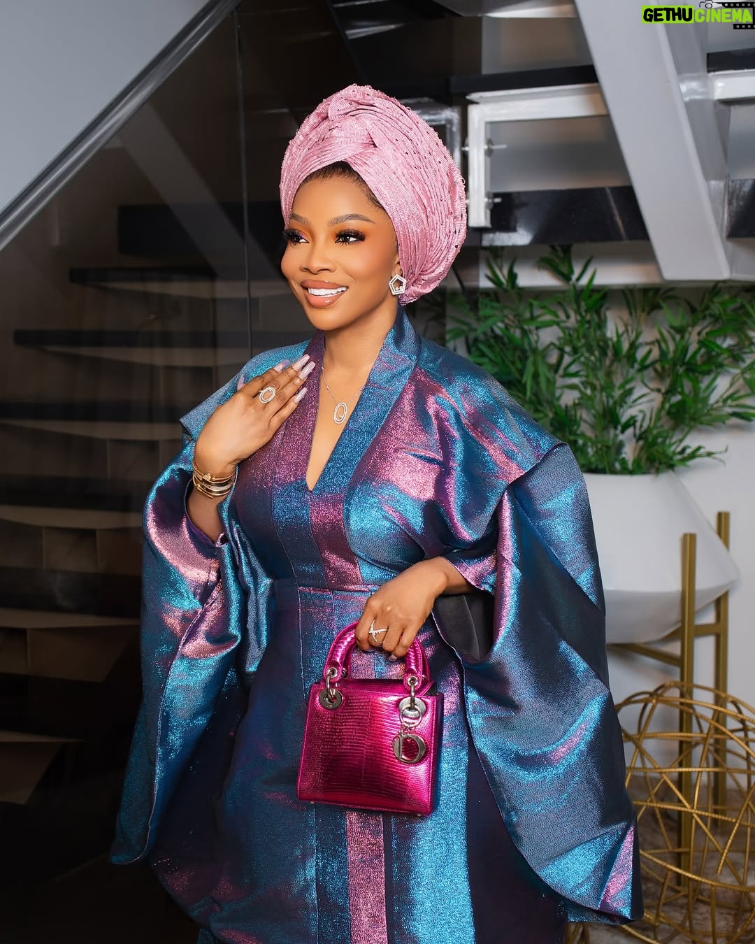 Toke Makinwa - 66.9K Likes - Is Faaji Friday still a thing????? Peep my mother’s daughters..
📸 - @bangraphy