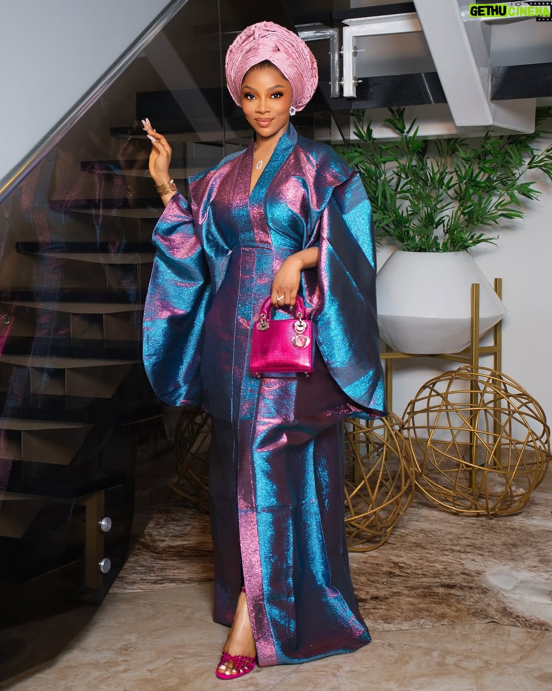 Toke Makinwa - 66.9K Likes - Is Faaji Friday still a thing????? Peep my mother’s daughters..
📸 - @bangraphy
