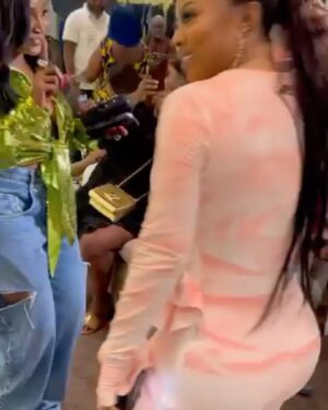 Toke Makinwa Instagram - The world is less colorful without you in it….💔
Abisola, omo ologo 5g, (Child of grace).

The one who loved her God, loved her Family fiercely and Loved her friends intimately. 

Abisola, the one who helped people she didn’t even know. She can sell her most precious property to support when called on, if you admired  anything on her, no matter what value it held, she’ll ask if you wanted it and boom, she’s given it out. So selfless.💔

Abisola, the life of the party, the Bold one, the one who never accepted defeat. You lived, oh you Lived.

Cousin Mi, you’ll always say to me, “Toke, God is in our story” and you were right, our journey is one of growth, a deep respect for each other and nothing but Love.

I met Abisola when she had only just moved back from LA, I was at lunch at Posh cafe with my then bestie when this girl walked in looking fabulous and carrying a dog, She was very “American”. We connected and at the end of that lunch I found out how she was friends with all the American stars, she had a full life in. LA. 

Abi Hollywood.

Our friendship started and we had the best times, I started  chasing my career so much I missed out on a lot of things, we drifted apart naturally and were silently mad at each other for it. This went on for years, we missed out on so much in those years but God would bring us back together again.

3 years ago while I was going through an unpleasant situation,  she calls me on the phone and the first thing I heard was “Hi, this is AbiKd”, in her American accent o, next thing - won so pe o sad, ki lo mu e sad? We burst out laughing and decided to go to dinner on the spot. So us 🤣.
We spent the best 4 hours making up, being honest, apologizing for the years (we were so alike), we spoke our truths and we decided we were too close to be called friends, we named ourselves cousins and that’s how the term “cousin mi” was born.

Cousin mi, I will never forget you, words are not enough to describe our bond, my heart aches terribly but my eyes are on to Jesus, I surrender the pain to you Lord.

You’ve transitioned from here but your impact, the memories and the love will linger on forever.

Till we dance again,
Sun re o
💔