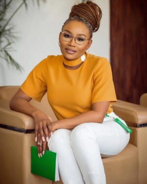 Toke Makinwa Instagram - The world is less colorful without you in it….💔
Abisola, omo ologo 5g, (Child of grace).

The one who loved her God, loved her Family fiercely and Loved her friends intimately. 

Abisola, the one who helped people she didn’t even know. She can sell her most precious property to support when called on, if you admired  anything on her, no matter what value it held, she’ll ask if you wanted it and boom, she’s given it out. So selfless.💔

Abisola, the life of the party, the Bold one, the one who never accepted defeat. You lived, oh you Lived.

Cousin Mi, you’ll always say to me, “Toke, God is in our story” and you were right, our journey is one of growth, a deep respect for each other and nothing but Love.

I met Abisola when she had only just moved back from LA, I was at lunch at Posh cafe with my then bestie when this girl walked in looking fabulous and carrying a dog, She was very “American”. We connected and at the end of that lunch I found out how she was friends with all the American stars, she had a full life in. LA. 

Abi Hollywood.

Our friendship started and we had the best times, I started  chasing my career so much I missed out on a lot of things, we drifted apart naturally and were silently mad at each other for it. This went on for years, we missed out on so much in those years but God would bring us back together again.

3 years ago while I was going through an unpleasant situation,  she calls me on the phone and the first thing I heard was “Hi, this is AbiKd”, in her American accent o, next thing - won so pe o sad, ki lo mu e sad? We burst out laughing and decided to go to dinner on the spot. So us 🤣.
We spent the best 4 hours making up, being honest, apologizing for the years (we were so alike), we spoke our truths and we decided we were too close to be called friends, we named ourselves cousins and that’s how the term “cousin mi” was born.

Cousin mi, I will never forget you, words are not enough to describe our bond, my heart aches terribly but my eyes are on to Jesus, I surrender the pain to you Lord.

You’ve transitioned from here but your impact, the memories and the love will linger on forever.

Till we dance again,
Sun re o
💔