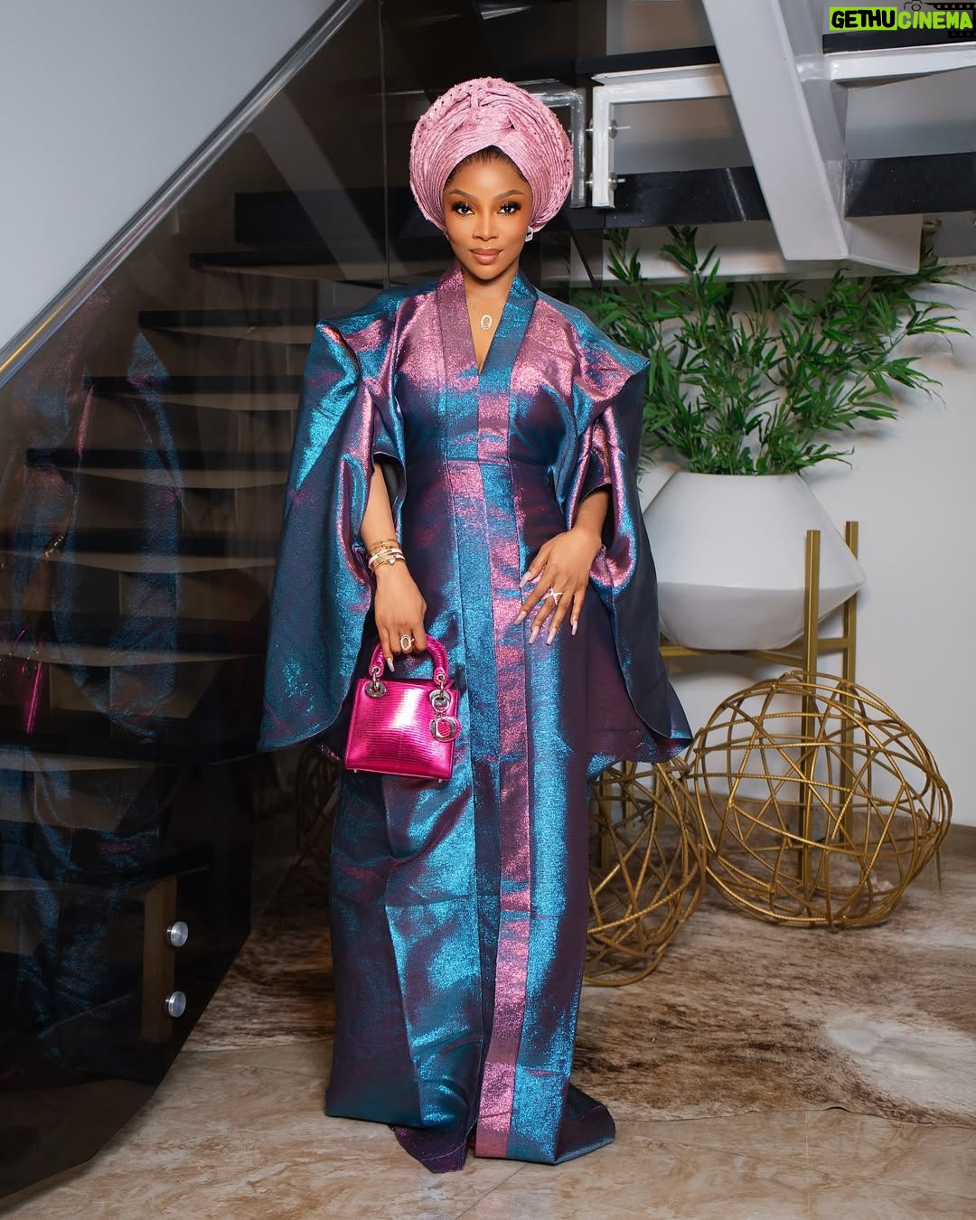 Toke Makinwa - 66.9K Likes - Is Faaji Friday still a thing????? Peep my mother’s daughters..
📸 - @bangraphy
