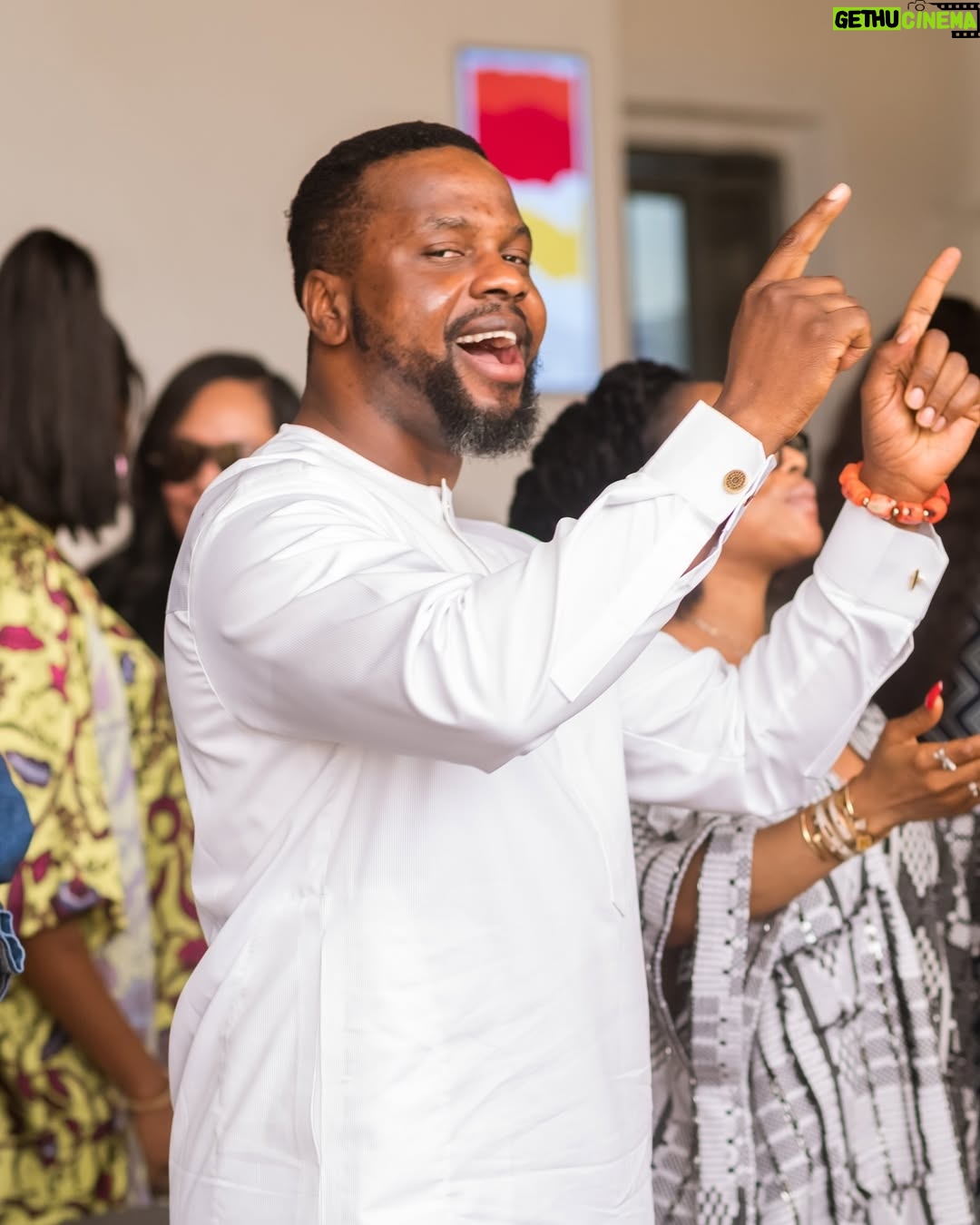 Toke Makinwa - 107.8K Likes - Ending the year with immense GRATITUDE….. 🙏
I decided to throw a praise breakfast with a small group of friends.
2024, the “no Gree for anybody year”. Funny, even the devil heard us all so loud and decided not to gree for us but we serve a living GOD.
It was a GOOD year because God is good. I have chosen to only call 2024 GOOD. Everything with God is good and regardless of how life was lifing, God was Godding too and where there was a casting down, our heads were lifted high, Sooo high.
Thank you for saving us, thank you for keeping every single promise, I tore up my prayer requests at some point in this same year but ABBA you heard it all and kept every single promise to me.
Thank you for not seeing me like the world sees me, thank you for not judging me. I have brought your children together cos my own KPI is to know God and let the world he has given me experience him so this is how we go into 2025.
Dear God, I’m committing these ones in your hands, as we decided to praise you, pls keep us all in 2025 cos we coming back bigger and louder till the kingdom of hell is totally destroyed.
My biggest lesson this year was to discover you in a deeper and more intimate way, you found me broken, lost and hurt and you put me back together. Like a stallion, you gave me freedom, you taught me courage and gave me strength.
Thank you for the best Christmas gift you’ve given me, I’m still so numb and can’t find the words yet but Eyin le seyi oooo.
The world will see and know that you love me.
Thank you @mojihwusu for coming on board, I love how much you love God.
Cc @adeyinkaalaseyori brought down the house.
@obioraobiwon took us to a deep worship session too.
📸 - @frankugahphotography
We had a beautiful breakfast after st @ebonylifeplace
Tag your fav