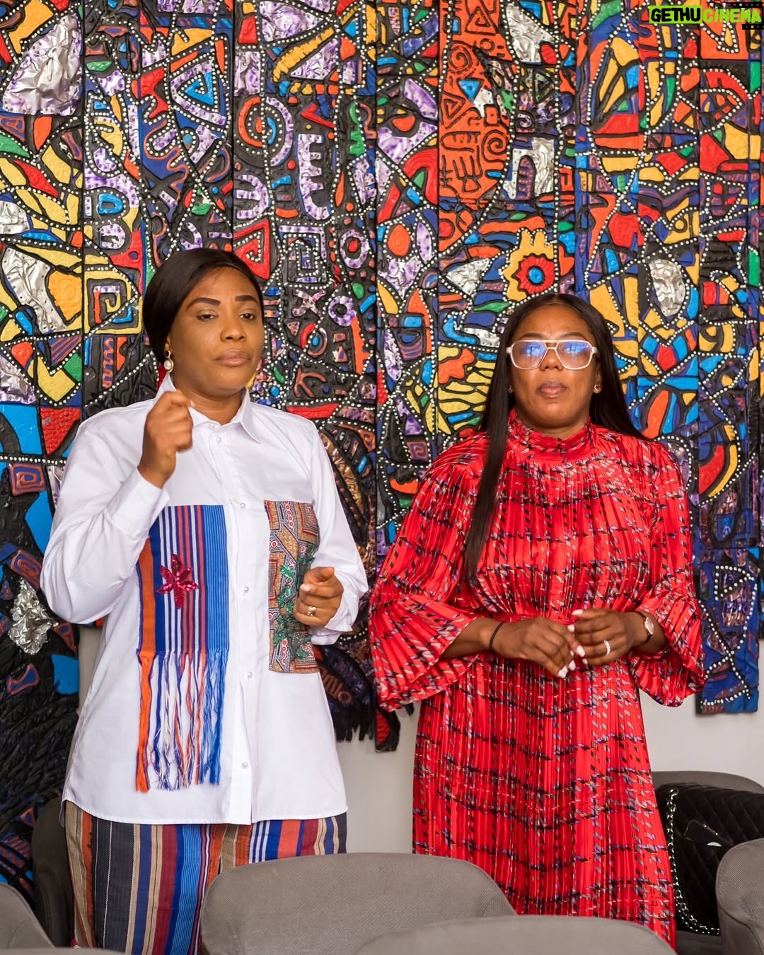 Toke Makinwa - 107.8K Likes - Ending the year with immense GRATITUDE….. 🙏
I decided to throw a praise breakfast with a small group of friends.
2024, the “no Gree for anybody year”. Funny, even the devil heard us all so loud and decided not to gree for us but we serve a living GOD.
It was a GOOD year because God is good. I have chosen to only call 2024 GOOD. Everything with God is good and regardless of how life was lifing, God was Godding too and where there was a casting down, our heads were lifted high, Sooo high.
Thank you for saving us, thank you for keeping every single promise, I tore up my prayer requests at some point in this same year but ABBA you heard it all and kept every single promise to me.
Thank you for not seeing me like the world sees me, thank you for not judging me. I have brought your children together cos my own KPI is to know God and let the world he has given me experience him so this is how we go into 2025.
Dear God, I’m committing these ones in your hands, as we decided to praise you, pls keep us all in 2025 cos we coming back bigger and louder till the kingdom of hell is totally destroyed.
My biggest lesson this year was to discover you in a deeper and more intimate way, you found me broken, lost and hurt and you put me back together. Like a stallion, you gave me freedom, you taught me courage and gave me strength.
Thank you for the best Christmas gift you’ve given me, I’m still so numb and can’t find the words yet but Eyin le seyi oooo.
The world will see and know that you love me.
Thank you @mojihwusu for coming on board, I love how much you love God.
Cc @adeyinkaalaseyori brought down the house.
@obioraobiwon took us to a deep worship session too.
📸 - @frankugahphotography
We had a beautiful breakfast after st @ebonylifeplace
Tag your fav