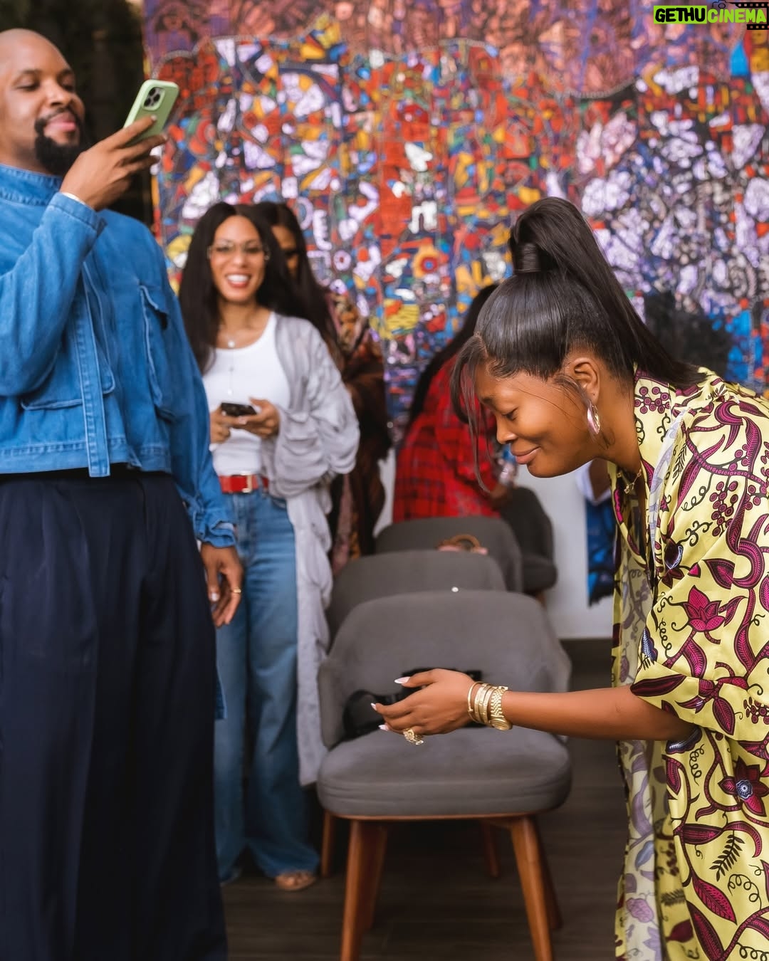 Toke Makinwa - 107.8K Likes - Ending the year with immense GRATITUDE….. 🙏
I decided to throw a praise breakfast with a small group of friends.
2024, the “no Gree for anybody year”. Funny, even the devil heard us all so loud and decided not to gree for us but we serve a living GOD.
It was a GOOD year because God is good. I have chosen to only call 2024 GOOD. Everything with God is good and regardless of how life was lifing, God was Godding too and where there was a casting down, our heads were lifted high, Sooo high.
Thank you for saving us, thank you for keeping every single promise, I tore up my prayer requests at some point in this same year but ABBA you heard it all and kept every single promise to me.
Thank you for not seeing me like the world sees me, thank you for not judging me. I have brought your children together cos my own KPI is to know God and let the world he has given me experience him so this is how we go into 2025.
Dear God, I’m committing these ones in your hands, as we decided to praise you, pls keep us all in 2025 cos we coming back bigger and louder till the kingdom of hell is totally destroyed.
My biggest lesson this year was to discover you in a deeper and more intimate way, you found me broken, lost and hurt and you put me back together. Like a stallion, you gave me freedom, you taught me courage and gave me strength.
Thank you for the best Christmas gift you’ve given me, I’m still so numb and can’t find the words yet but Eyin le seyi oooo.
The world will see and know that you love me.
Thank you @mojihwusu for coming on board, I love how much you love God.
Cc @adeyinkaalaseyori brought down the house.
@obioraobiwon took us to a deep worship session too.
📸 - @frankugahphotography
We had a beautiful breakfast after st @ebonylifeplace
Tag your fav