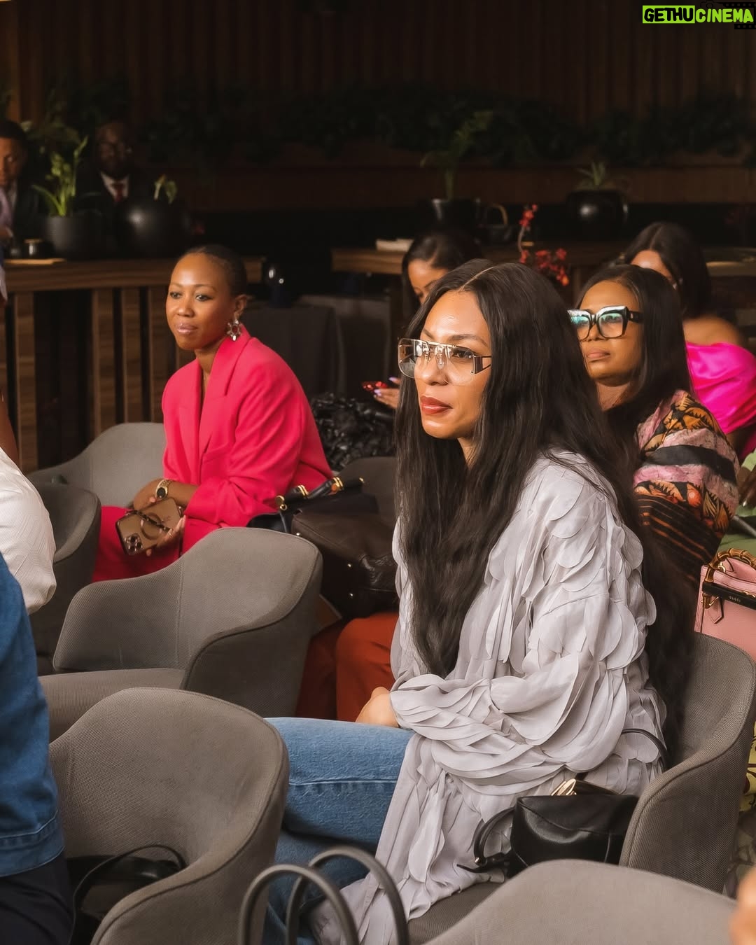 Toke Makinwa - 107.8K Likes - Ending the year with immense GRATITUDE….. 🙏
I decided to throw a praise breakfast with a small group of friends.
2024, the “no Gree for anybody year”. Funny, even the devil heard us all so loud and decided not to gree for us but we serve a living GOD.
It was a GOOD year because God is good. I have chosen to only call 2024 GOOD. Everything with God is good and regardless of how life was lifing, God was Godding too and where there was a casting down, our heads were lifted high, Sooo high.
Thank you for saving us, thank you for keeping every single promise, I tore up my prayer requests at some point in this same year but ABBA you heard it all and kept every single promise to me.
Thank you for not seeing me like the world sees me, thank you for not judging me. I have brought your children together cos my own KPI is to know God and let the world he has given me experience him so this is how we go into 2025.
Dear God, I’m committing these ones in your hands, as we decided to praise you, pls keep us all in 2025 cos we coming back bigger and louder till the kingdom of hell is totally destroyed.
My biggest lesson this year was to discover you in a deeper and more intimate way, you found me broken, lost and hurt and you put me back together. Like a stallion, you gave me freedom, you taught me courage and gave me strength.
Thank you for the best Christmas gift you’ve given me, I’m still so numb and can’t find the words yet but Eyin le seyi oooo.
The world will see and know that you love me.
Thank you @mojihwusu for coming on board, I love how much you love God.
Cc @adeyinkaalaseyori brought down the house.
@obioraobiwon took us to a deep worship session too.
📸 - @frankugahphotography
We had a beautiful breakfast after st @ebonylifeplace
Tag your fav