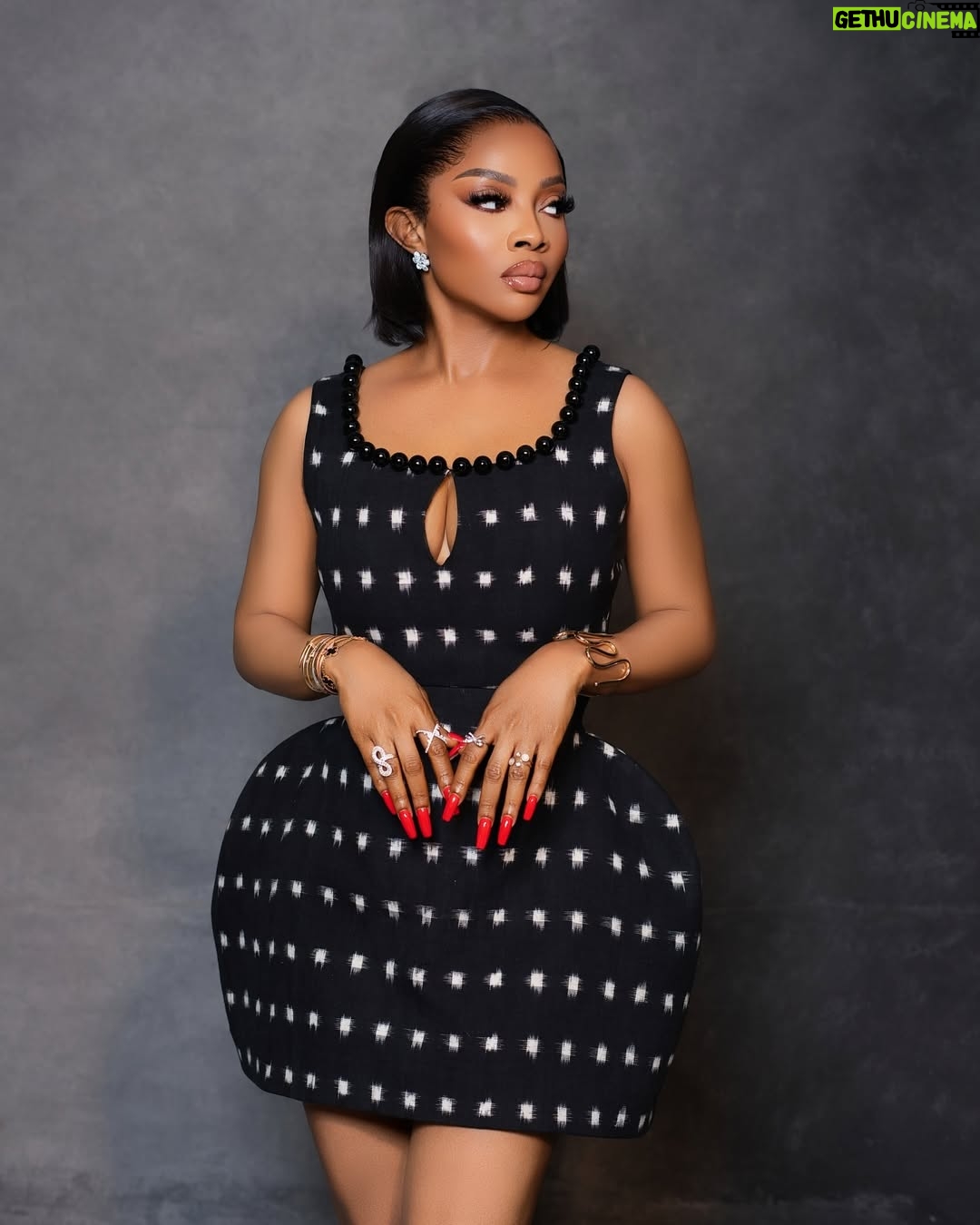 Toke Makinwa - 68.4K Likes - Detty December 2025…. Not sure what day of the week or date even, we outside 💃🎄💥💋👌💫
📸 - @bangraphy