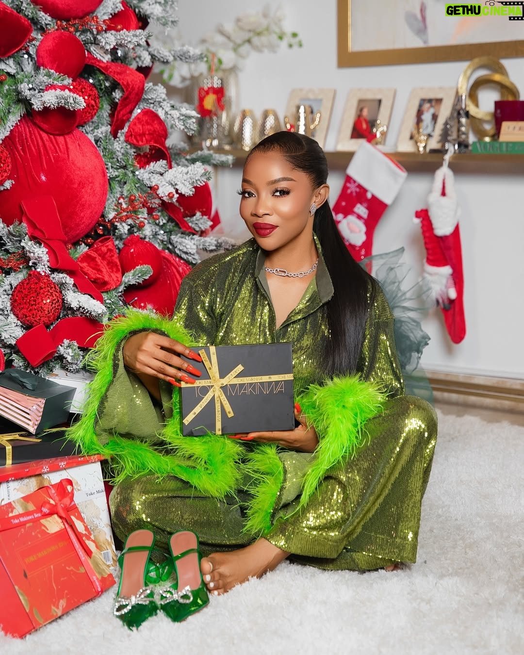 Toke Makinwa - 89.6K Likes - Happy birthday sweet Jesus…..❤️🎄💥
Christmas 2024 is filled with LOVE, new Beginnings and immense Gratitude for me, still can’t find the words but it’s magical 🎄.
I made it to the good list and Santa came bearing gifts…❤️
I hope your homes are visited with the real reason for the season. LOVE.
I love you all,
Merry Crimbo 🎄
Sequined Pj set - @matopeda.atelier
💎 - @akano_diamonds
@tokemakinwabeauty @tokemakinwaluxury
