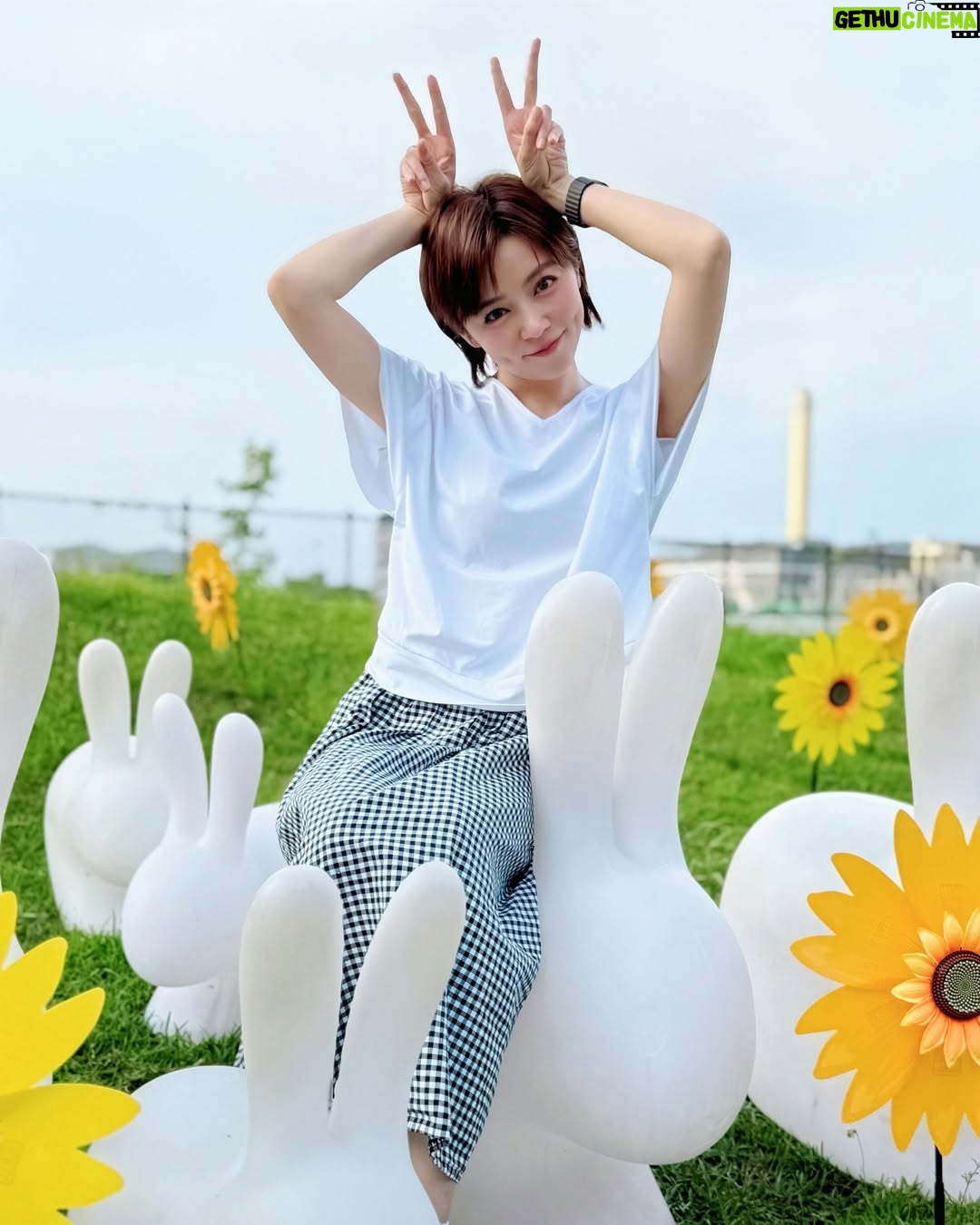 Tong Wang - 1.6K Likes - 之前都是和戲裡的家人去赫蒂法~
這次帶親生的了啦😆
謝謝宜蘭🤍感恩謝董的招待和陪伴
感謝主,給予美好的天氣和時光
@healtdeva_village
#宜蘭景點 #宜蘭必去 #王瞳 #familytime❤️ #哈嚕幸福生活
#我們一家都有酒窩😆
白色上衣 @hangten_taiwan #hangtentaiwan