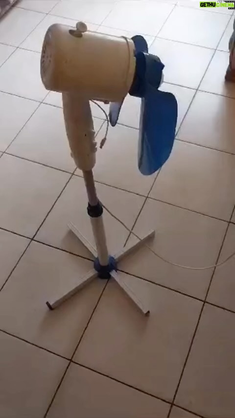 Tonto Dikeh - 3 Likes - With the way the place is hot, whose fan is this?😂
#explore #funny
