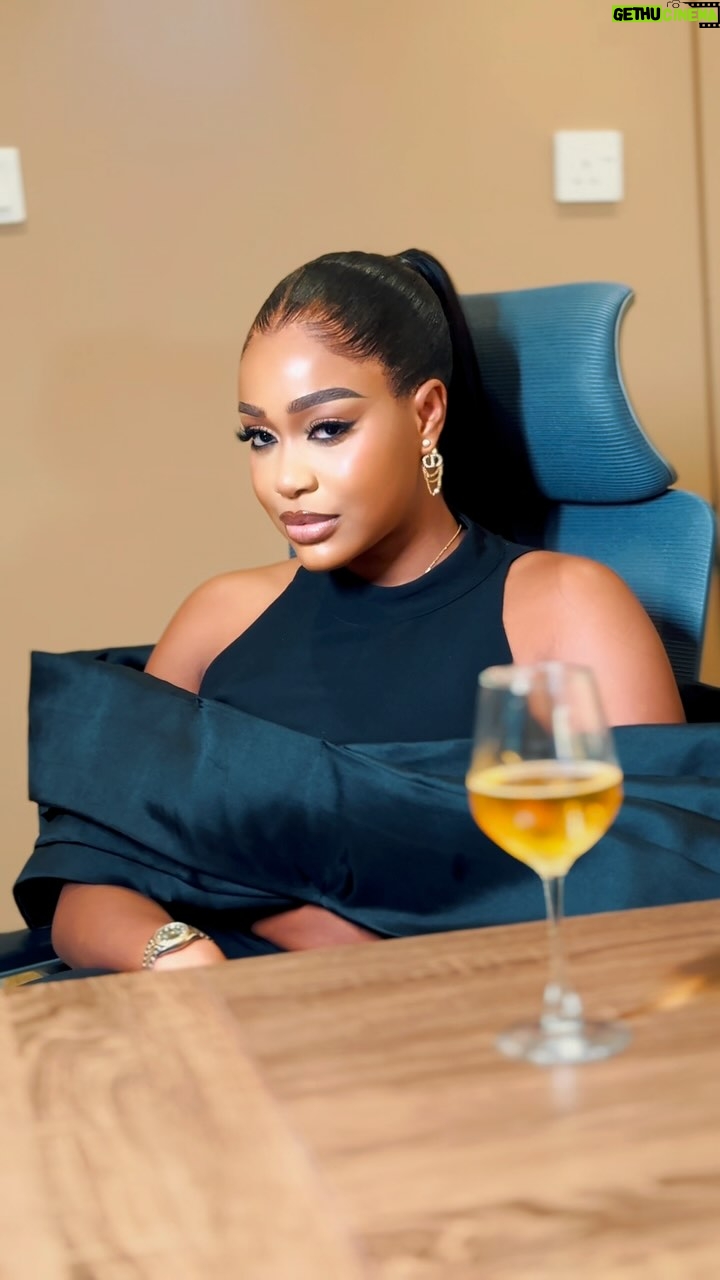 Uche Montana - 171.7K Likes - Today marks another new chapter for me as I officially join the @cosmo_nigeria family as brand ambassador!
I canāt wait to share all the beauty Cosmo cosmetics has to offerš„°
Hereās to embracing every shine š„
Stay glued, Itās glow time!
#Cosmo #RadianceReborn #Glowdifferent
Styled by Me āØ
Outfit @samawoman āØ
Hair @adefunkeee