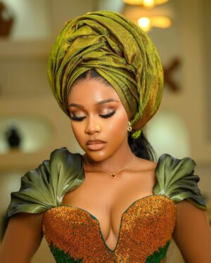 Uche Montana Instagram - Love is such a beautiful thing 🥰
#jp2025 

Outfit @2207bytbally 
💄@bibyonce 
Gele @abydouz_gele
📸 @boboiso 
👠 @maisonalaia 
👛 @newbottega