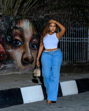 Uche Montana Instagram - The love you guys show me is still surreal 😭
If you haven’t seen The latest movie on the block ,
click that link on my bio rn 🥰!!!!
Click click click Watch & Enjoy FIRE & ICE ☺️

500k views strong in less than 24hrs 🚀
