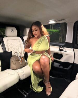 Uche Montana Instagram - Nights in Dubai 🌆