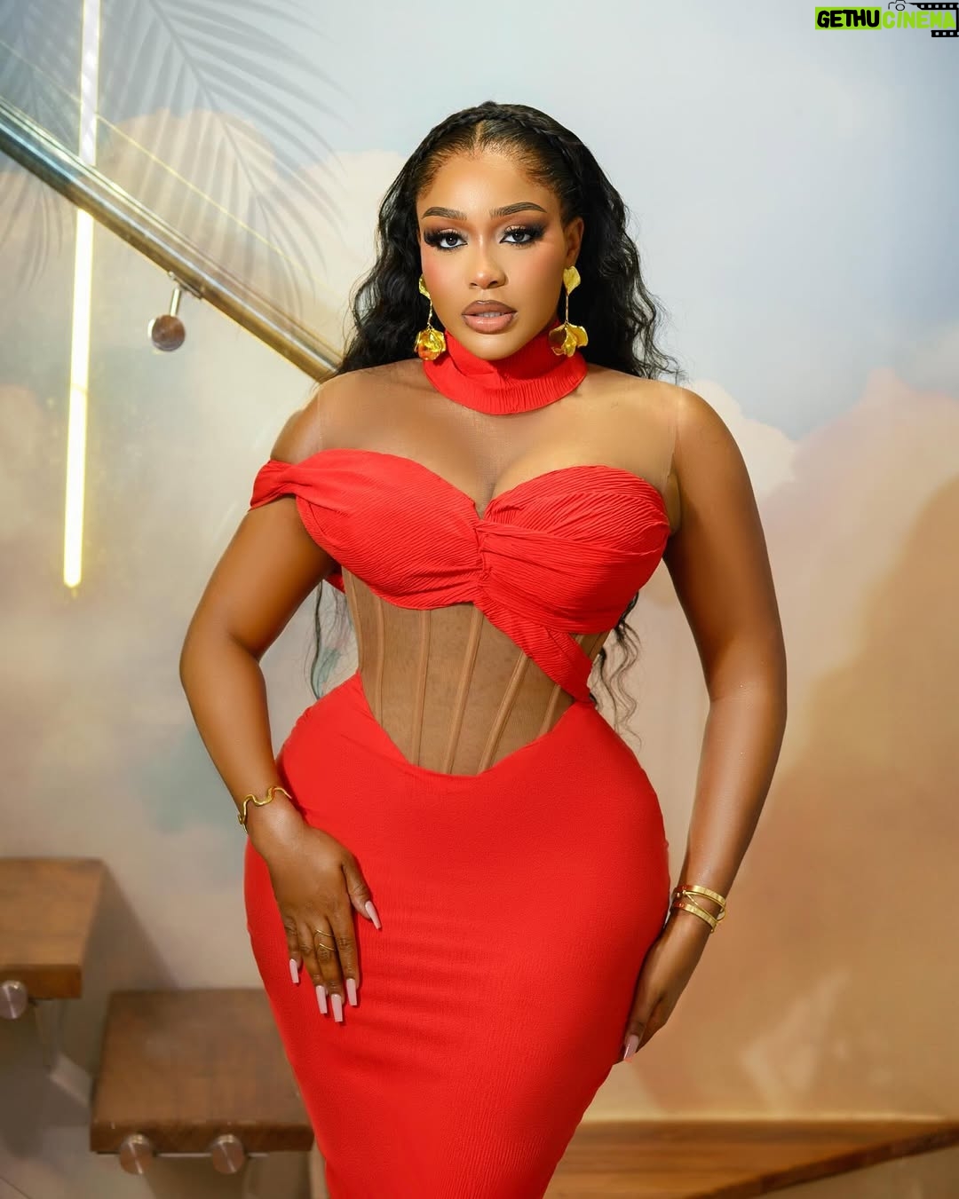 Uche Montana - 174.4K Likes - MY LOOK FOR THE BETRAYED MOVIE PREMIERE!
Guess what? THE VLOG IS UP !!
Click that link in my bio to enjoy the process of arriving at the Number 1 Nollywood movie in the cinemas !!
Donāt forget to keep subscribing to my Youtube ā¤ļø
Outfit @prudential_atelier
Styled by @kamsiiee
š @maq_jose
šø @boboiso
#thebetrayed #inkblotpresents #uchemontana