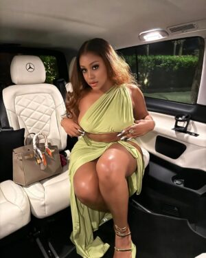 Uche Montana Instagram - Nights in Dubai 🌆