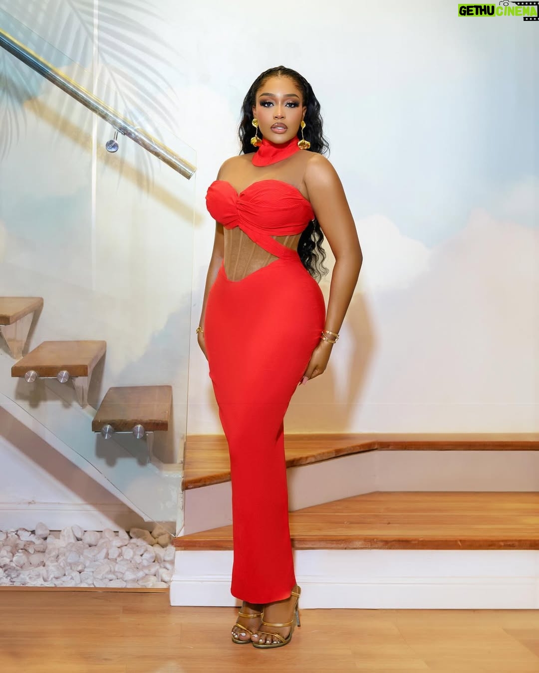 Uche Montana - 174.4K Likes - MY LOOK FOR THE BETRAYED MOVIE PREMIERE!
Guess what? THE VLOG IS UP !!
Click that link in my bio to enjoy the process of arriving at the Number 1 Nollywood movie in the cinemas !!
Donāt forget to keep subscribing to my Youtube ā¤ļø
Outfit @prudential_atelier
Styled by @kamsiiee
š @maq_jose
šø @boboiso
#thebetrayed #inkblotpresents #uchemontana