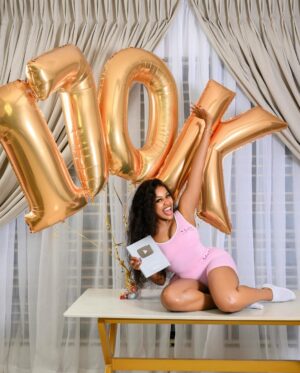 Uche Montana Instagram - Celebrating every achievement! 🥹
Thank you God 😇

Thank you guys for rooting for this girl right here❤️

OutFit : @mnm_luxury