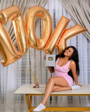 Uche Montana Instagram - Celebrating every achievement! 🥹
Thank you God 😇

Thank you guys for rooting for this girl right here❤️

OutFit : @mnm_luxury