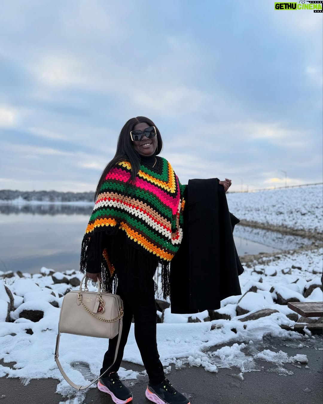 Uche Nancy - 25K Likes - HAPPINESS IS FREE 💕💕🙏✌️
Wool TOP @adaezeeluke @ada_abaya ❤️