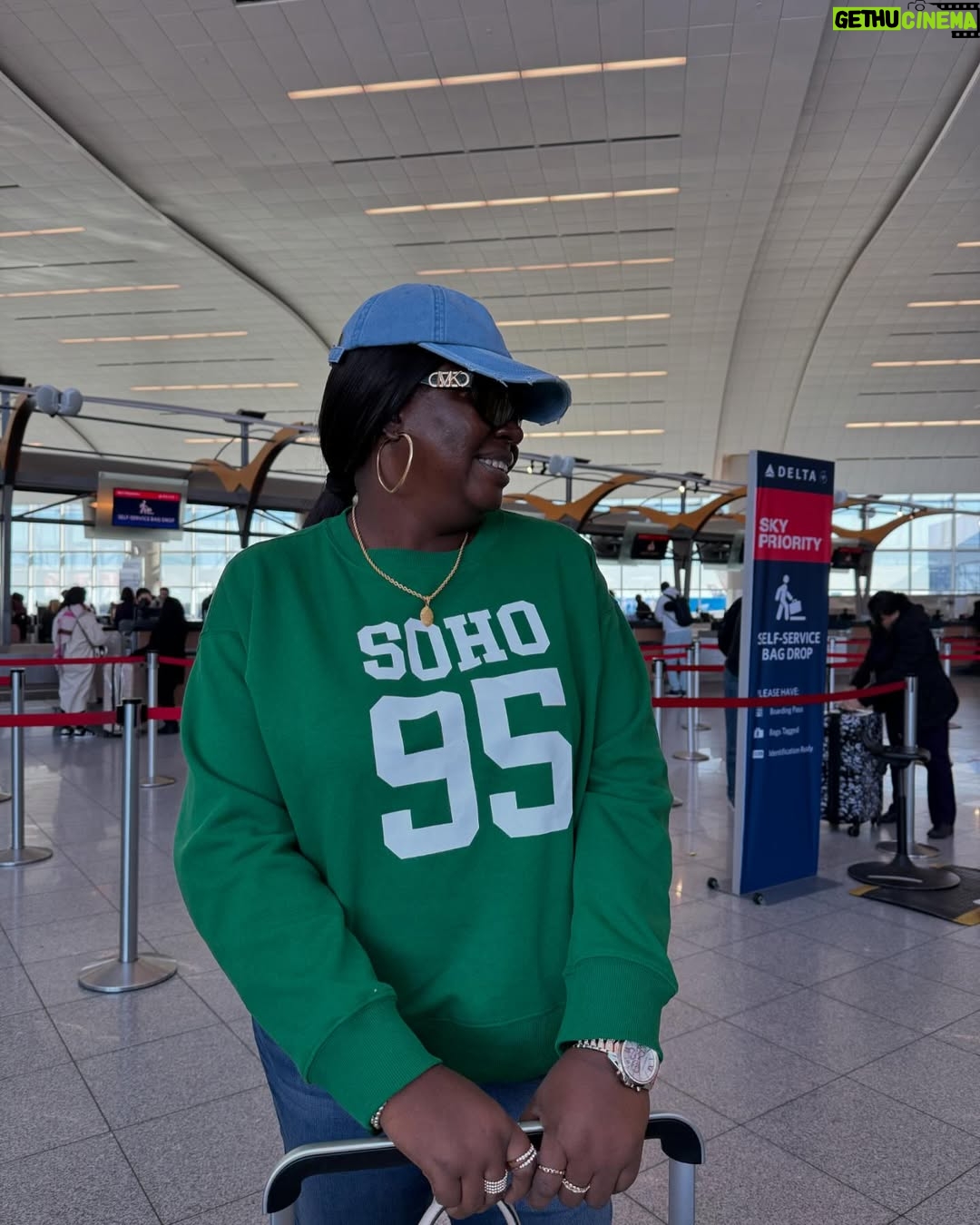 Uche Nancy - 17.5K Likes - HOME SWEET HOME 🙏🙏❤️
BACK TO WORK 🙏
