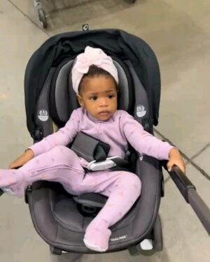 Uche Nancy Instagram - THANK YOU LORD FOR EVERYTHING YOU DO FOR ME AND MY FAMILY 

MY BEAUTIFUL GRANDDAUGHTER @adaezeaurora 🙏🙏🙏🙏💜💜💜