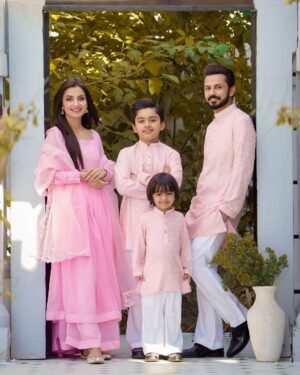 Uroosa Qureshi Instagram - Eid Mubarak 🤗🤗🤗
ALHAMDULILLAH 🙏🏻

📸 @weddings_by_moiz_alvi 
Location @getsettt 
Uroosa Dress @ripret.official 
Boys Dress @gemgarments PR @aniqaspr.official