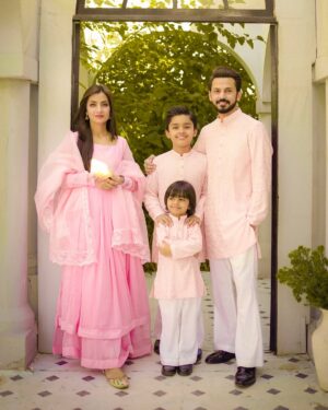 Uroosa Qureshi Instagram - Eid Mubarak 🤗🤗🤗
ALHAMDULILLAH 🙏🏻

📸 @weddings_by_moiz_alvi 
Location @getsettt 
Uroosa Dress @ripret.official 
Boys Dress @gemgarments PR @aniqaspr.official