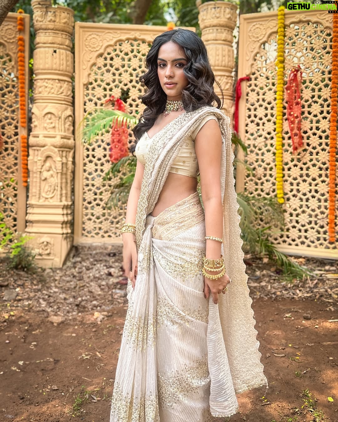 Vaidehi Nair - 2.4K Likes - Bindi, bangles, and all the feels.āØ
-
-
-
-
-
-
-
-
#vaidehiians #fyp #foryou #sandhya #featureme #trending #trend #saree #sareedrape
