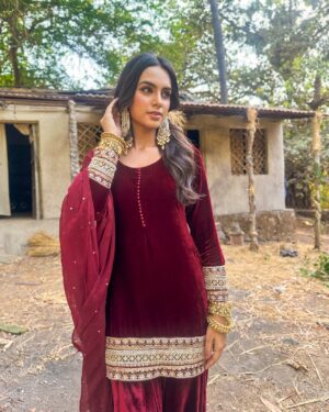 Vaidehi Nair Instagram - Comment your favourite one !✨
-
-
-
@kushagrathakurofficial @bharath.mp3 
-
-
-
-
Hair by @siddhi.sawant.716 
-
-
#vaidehiians #fyp #foryou #fetureme #trending #findingher