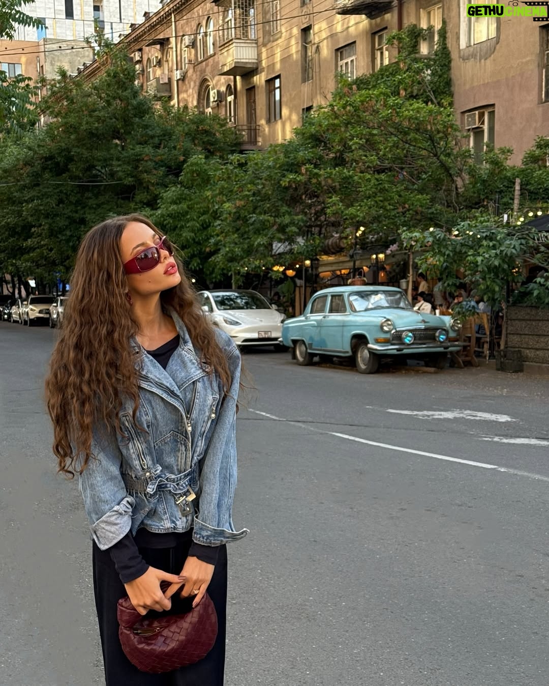 Valya Karnaval - 221.3K Likes - 🩶