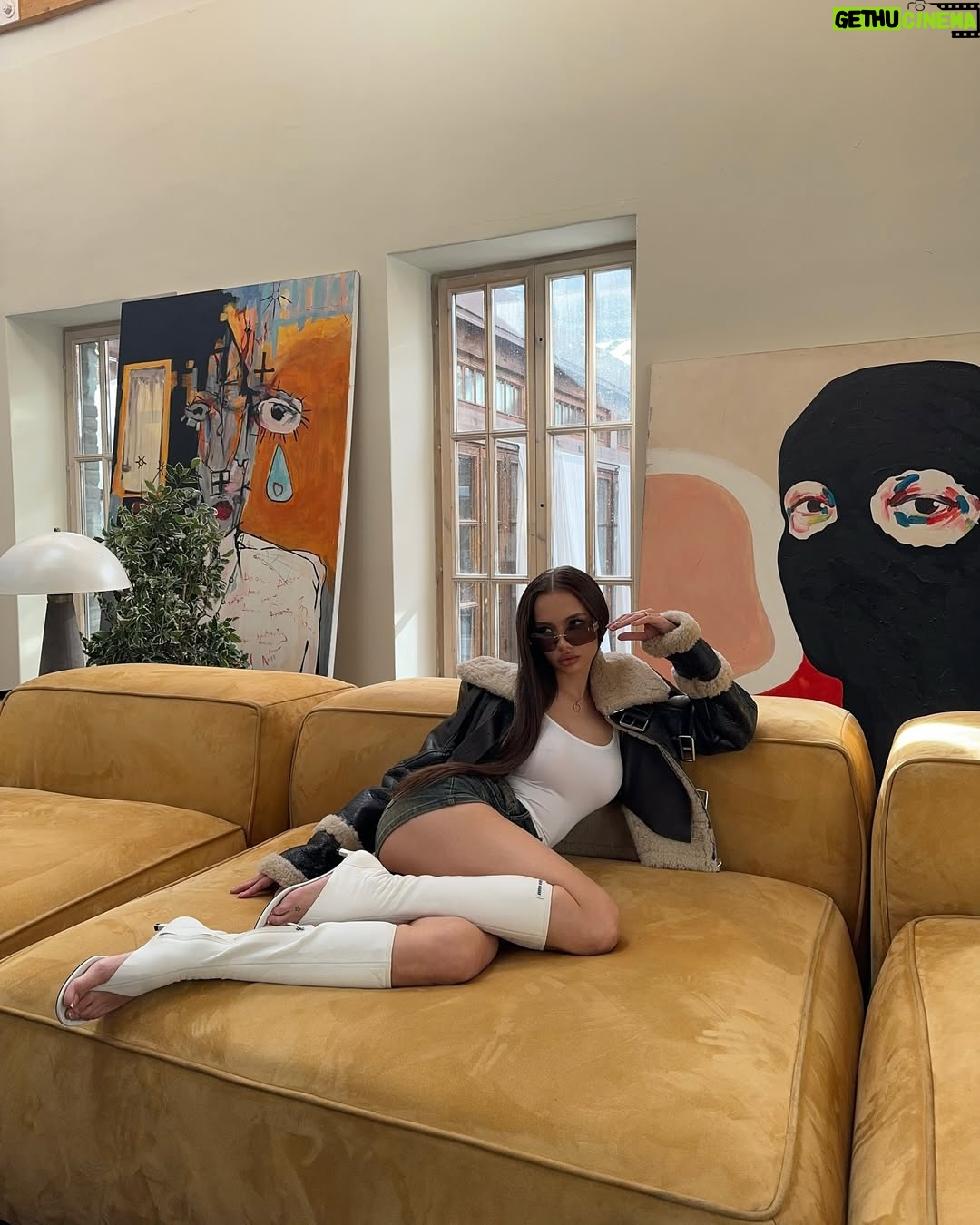 Valya Karnaval - 177K Likes - 🫦