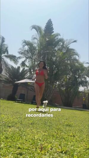 Vanessa Terkes Instagram - El mejor guardaespaldas 🤭🐶❤️

#Mascota #perrito #humor #comedia #viral #peru #vanessaterkes #peru #parati #fyp