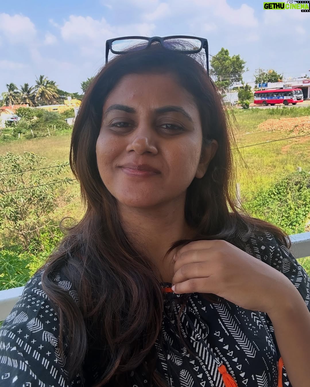 Vani YM - 2.5K Likes - ನಮ್ಮಷ್ಟಕ್ ನಾವಾಗಿ ಇದ್ದಿದ್ರಲ್ ಹಾಯಾಗಿ, ಬದ್ಕೋದೆ ರತ್ನನ್ ಪರ್ಪಂಚ 🖖🏻