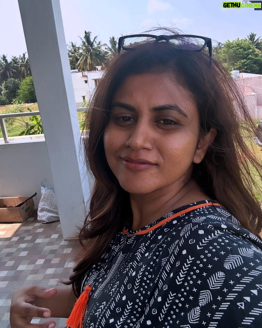 Vani YM - 2.5K Likes - ನಮ್ಮಷ್ಟಕ್ ನಾವಾಗಿ ಇದ್ದಿದ್ರಲ್ ಹಾಯಾಗಿ, ಬದ್ಕೋದೆ ರತ್ನನ್ ಪರ್ಪಂಚ 🖖🏻