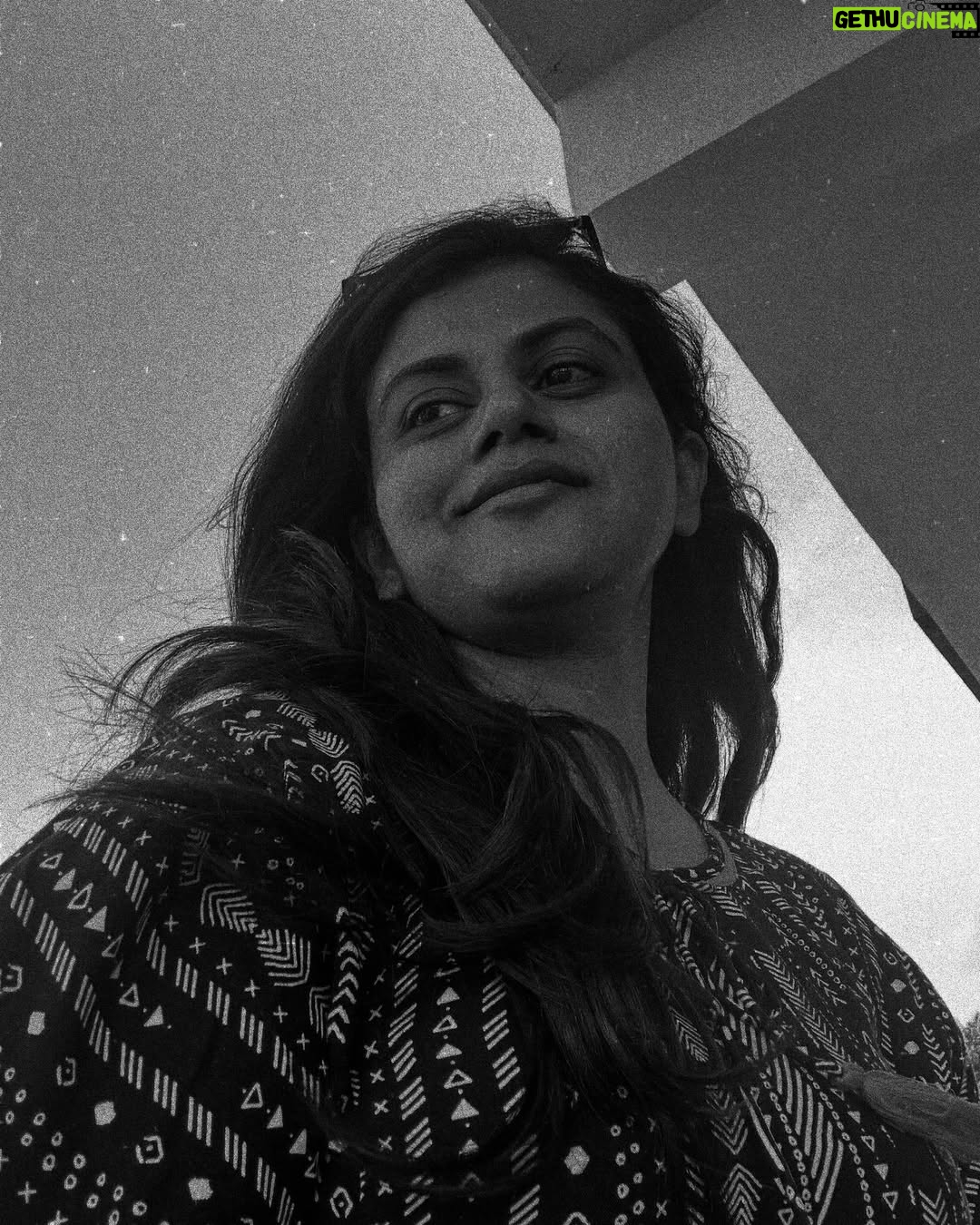 Vani YM - 2.5K Likes - ನಮ್ಮಷ್ಟಕ್ ನಾವಾಗಿ ಇದ್ದಿದ್ರಲ್ ಹಾಯಾಗಿ, ಬದ್ಕೋದೆ ರತ್ನನ್ ಪರ್ಪಂಚ 🖖🏻