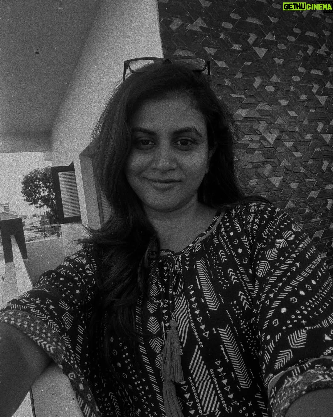 Vani YM - 2.5K Likes - ನಮ್ಮಷ್ಟಕ್ ನಾವಾಗಿ ಇದ್ದಿದ್ರಲ್ ಹಾಯಾಗಿ, ಬದ್ಕೋದೆ ರತ್ನನ್ ಪರ್ಪಂಚ 🖖🏻