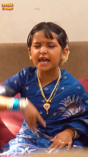Vani YM Instagram - Ayoo saree yarige? Nodi pataki pori hosa episode. 

#patakipori #ytshorts #shorts #wirallykannada #kannadacomedyvideos #kannadacomedy #vanigowda #rithu #sihi #seetharaama