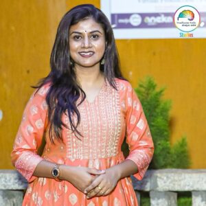 Vani YM Instagram - Kannada mojo360 ನ ಅತಿಥಿಯಾಗಿ @vani_gowda_official  ನಮ್ಮ podcast ನ ಮೂಲಕ ನಿಮ್ಮ ಅನುಭವ, ಅನಿಸಿಕೆಗಳನ್ನು ನಮ್ಮೊಂದಿಗೆ, ನಮ್ಮ ವೀಕ್ಷಕರೊಂದಿಗೆ ಹಂಚಿಕೊಂಡಿದ್ದಕ್ಕೆ ಧನ್ಯವಾದಗಳು!

Thank you for coming on Kannada mojo360 show and sharing your thoughts and experiences!

 #kannadamojo360 #mojo360 #maadhyama_aneka #prfluence #anekaaudio #anekaplus #maadhyama_aneka_studios