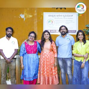 Vani YM Instagram - Kannada mojo360 ನ ಅತಿಥಿಯಾಗಿ @vani_gowda_official  ನಮ್ಮ podcast ನ ಮೂಲಕ ನಿಮ್ಮ ಅನುಭವ, ಅನಿಸಿಕೆಗಳನ್ನು ನಮ್ಮೊಂದಿಗೆ, ನಮ್ಮ ವೀಕ್ಷಕರೊಂದಿಗೆ ಹಂಚಿಕೊಂಡಿದ್ದಕ್ಕೆ ಧನ್ಯವಾದಗಳು!

Thank you for coming on Kannada mojo360 show and sharing your thoughts and experiences!

 #kannadamojo360 #mojo360 #maadhyama_aneka #prfluence #anekaaudio #anekaplus #maadhyama_aneka_studios