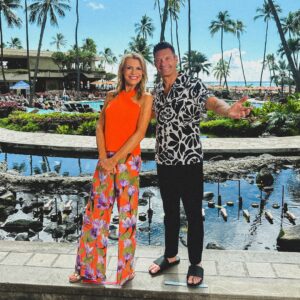 Vanna White Instagram - Keeping the aloha alive after Idol with another week in paradise—this time with @WheelofFortune 🌴🌊 Tune in all week long for Hawaiian Vacation Week!