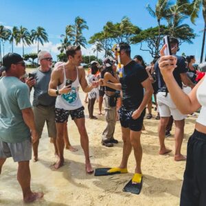 Vanna White Instagram - Keeping the aloha alive after Idol with another week in paradise—this time with @WheelofFortune 🌴🌊 Tune in all week long for Hawaiian Vacation Week!