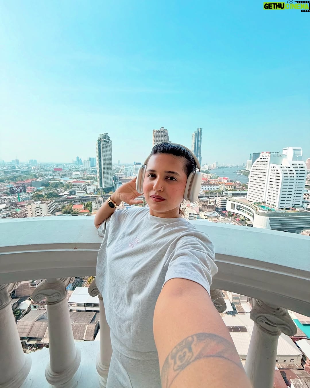 Varsha Kaveri - 134.6K Likes - Just me posing with my new 🎧 🧿
#varshakaveri #instagram