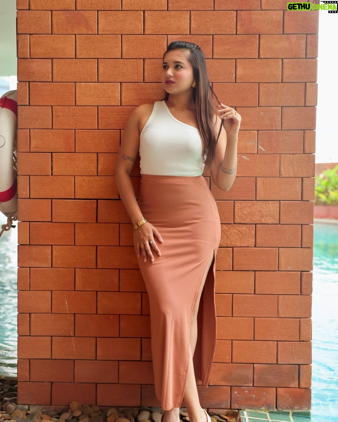 Varsha Kaveri - 132.3K Likes - When the heart's happy, everything's right ✨🪬
#varshakaveri