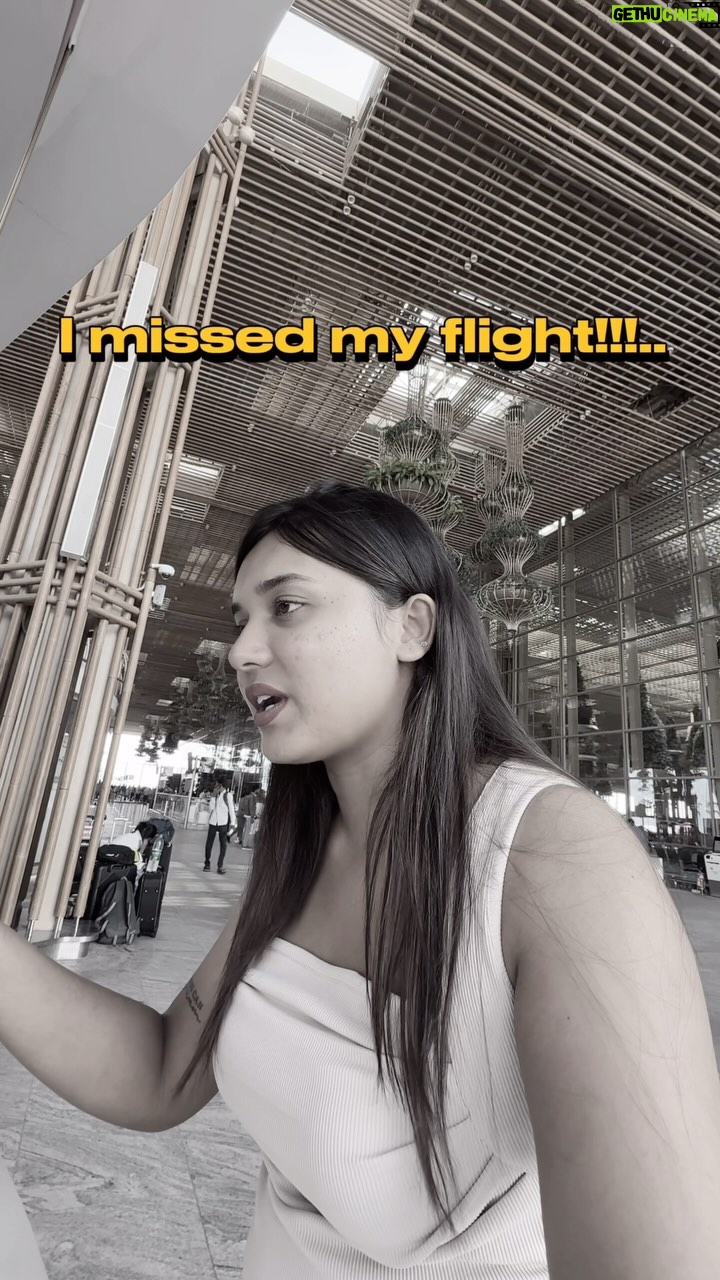 Varsha Kaveri - 101.1K Likes - Share it with a person who always misses flight 🤣♥️🧿
#Inkaverisworld ( new hashtag for all my mini vlog🤧)
#varshakaveri #instagram #kannada #india