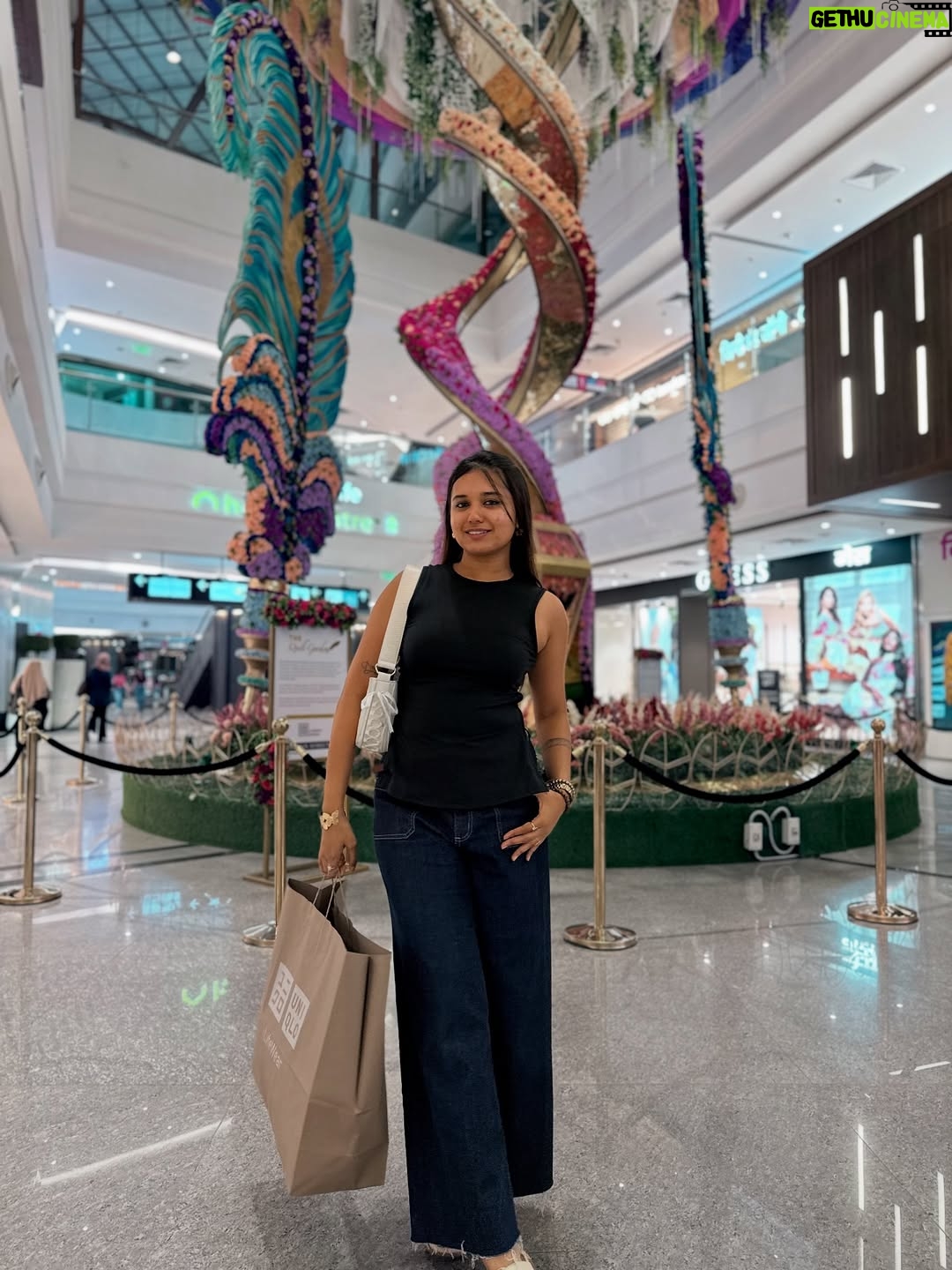 Varsha Kaveri - 111.1K Likes - Not everyone likes me, but not everyone matters.😌🧿
#varshakaveri #instagram