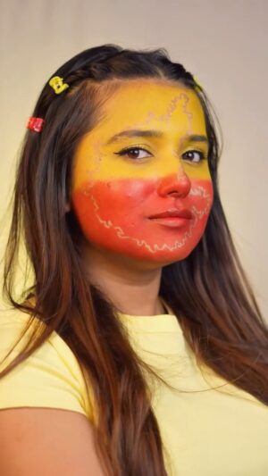 Varsha Kaveri Instagram - Tag or share this with your top 3 Friends😍🧿
#latexpeeltoreveal with a twist 😍 

#varshakaveri #creativemake #instagram #reelitfeelit #latexmakeup
